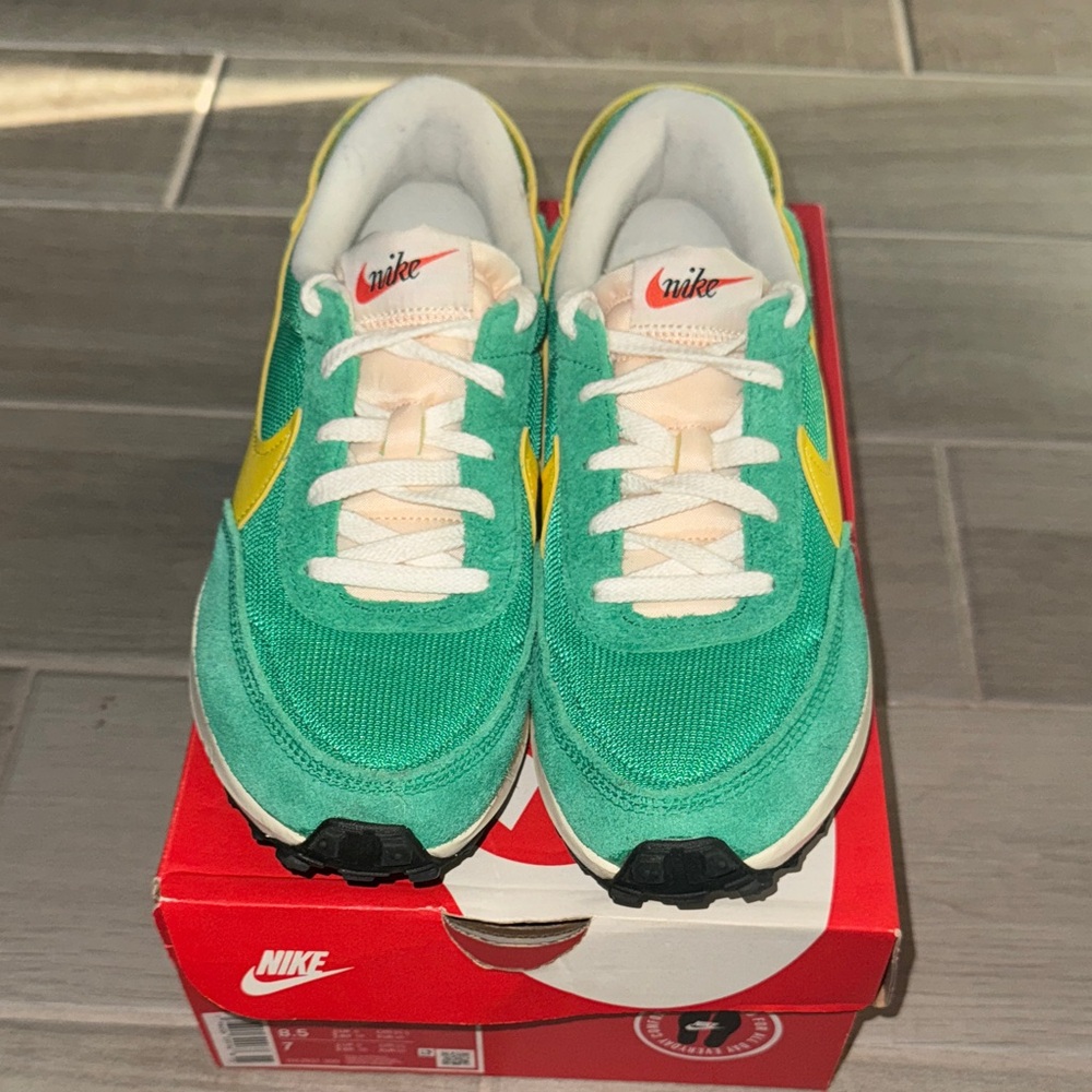 Nike Waffle Debut Wing Women Sneakers - Picture 2 of 4